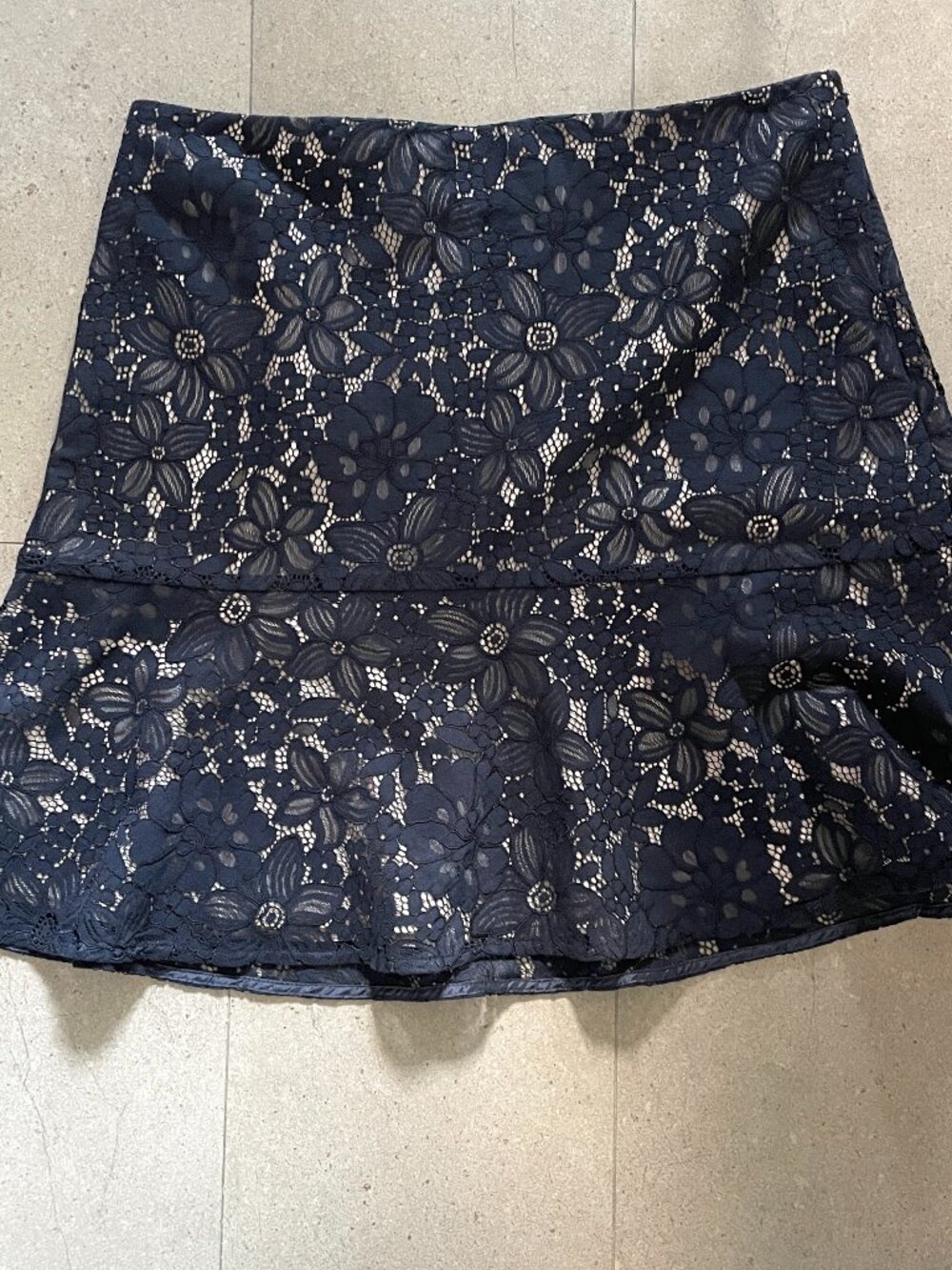 Pretty Brooks Brothers Navy Blue Lace Mini Skirt w/Nude lining-Sz. 10
